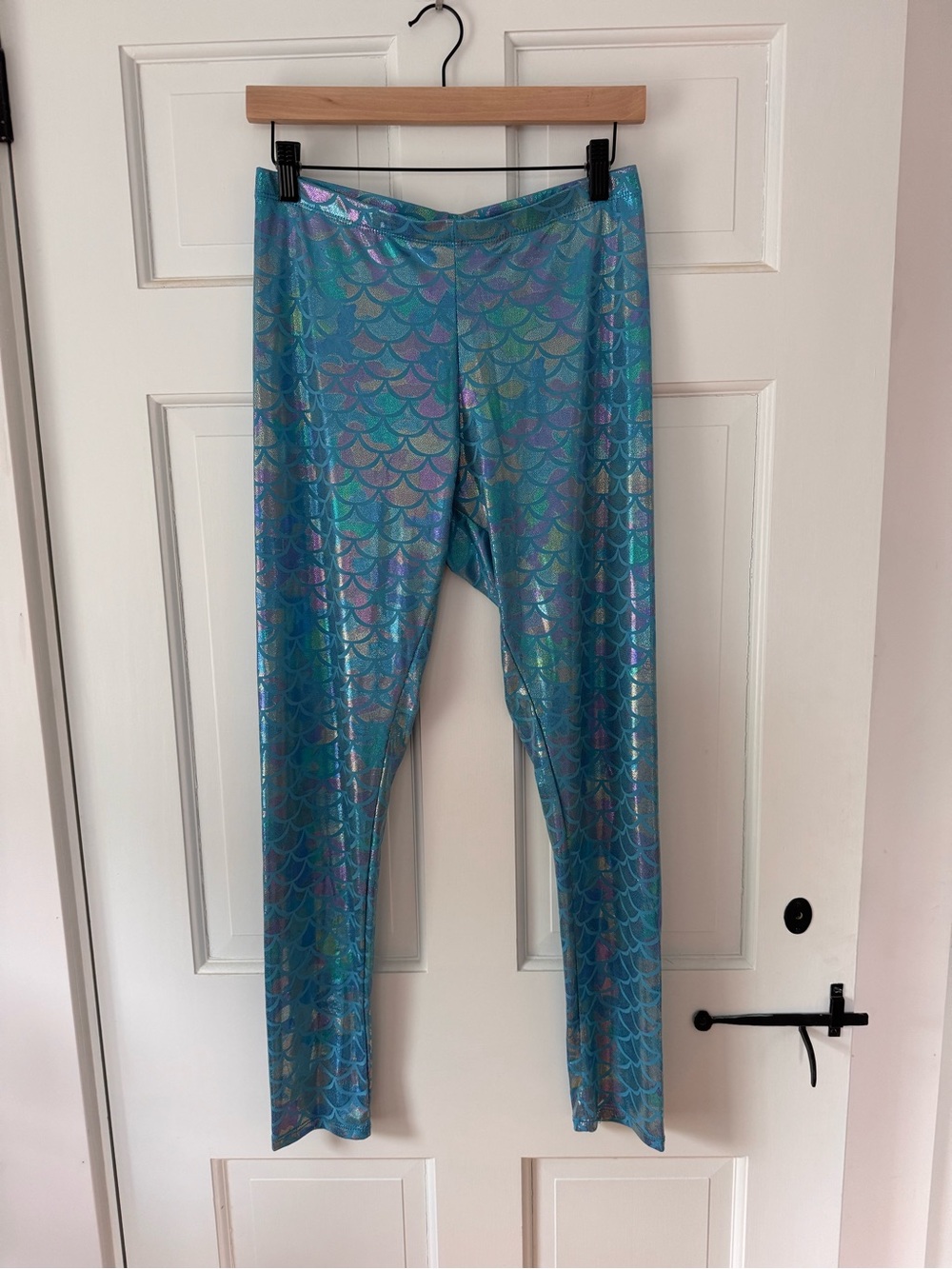 Source Unknown Blue Holographic Mermaid Scale Leggings
